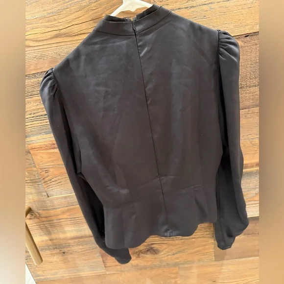 ASTR the Label Black Twist Mock Neck Peplum Blouse with Cut-Out NWT - Picture 3 of 7